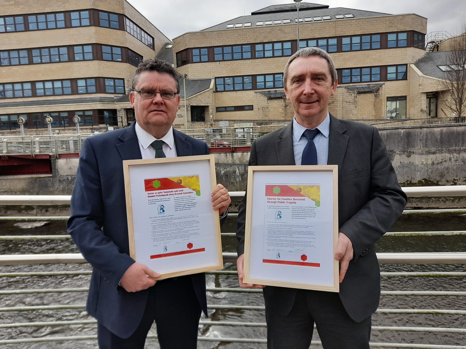 Mark Shephard a'r Cynghorydd John Spanswick