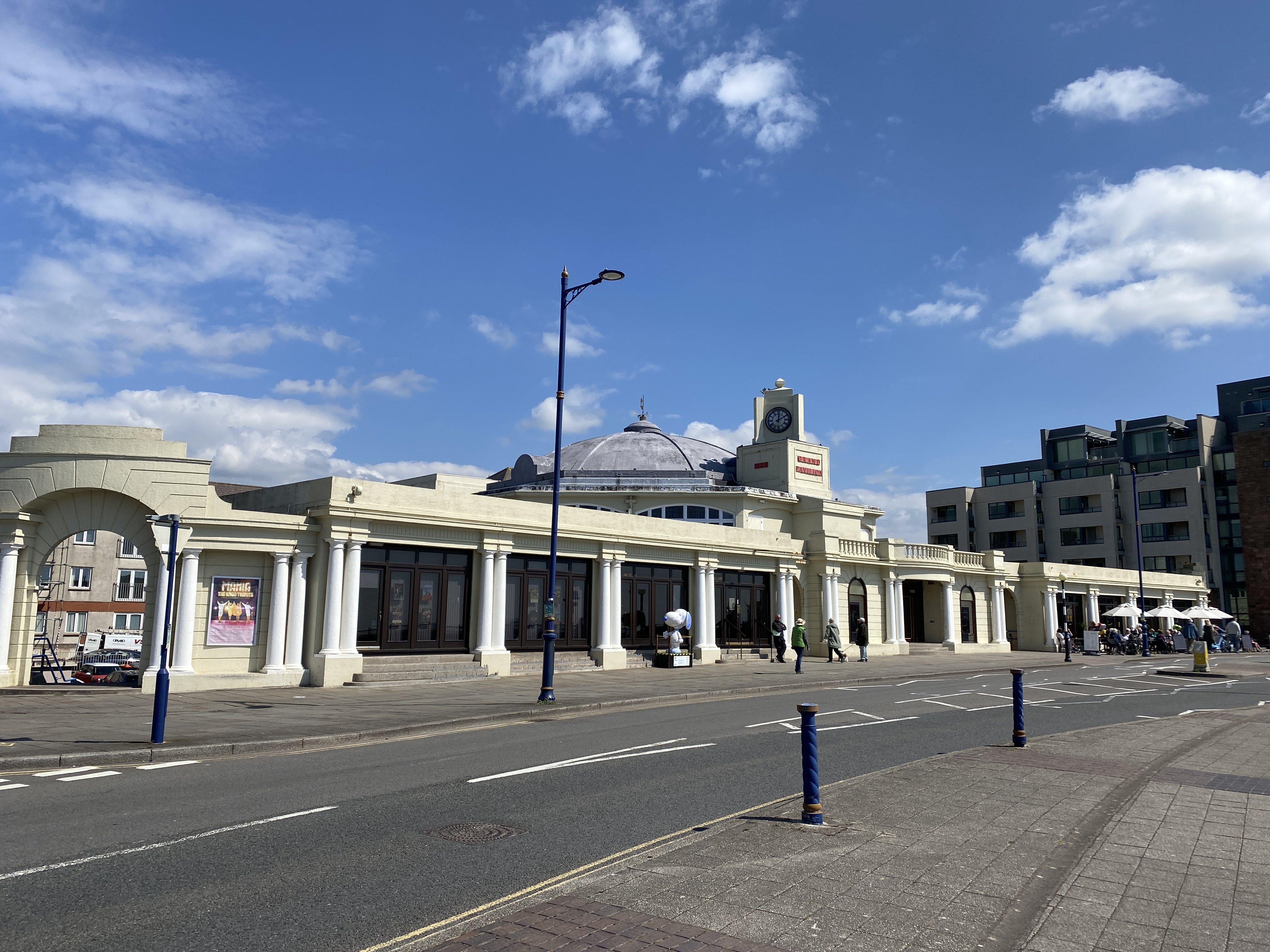 Lleoliad eiconig poblogaidd Porthcawl, Pafiliwn y Grand.