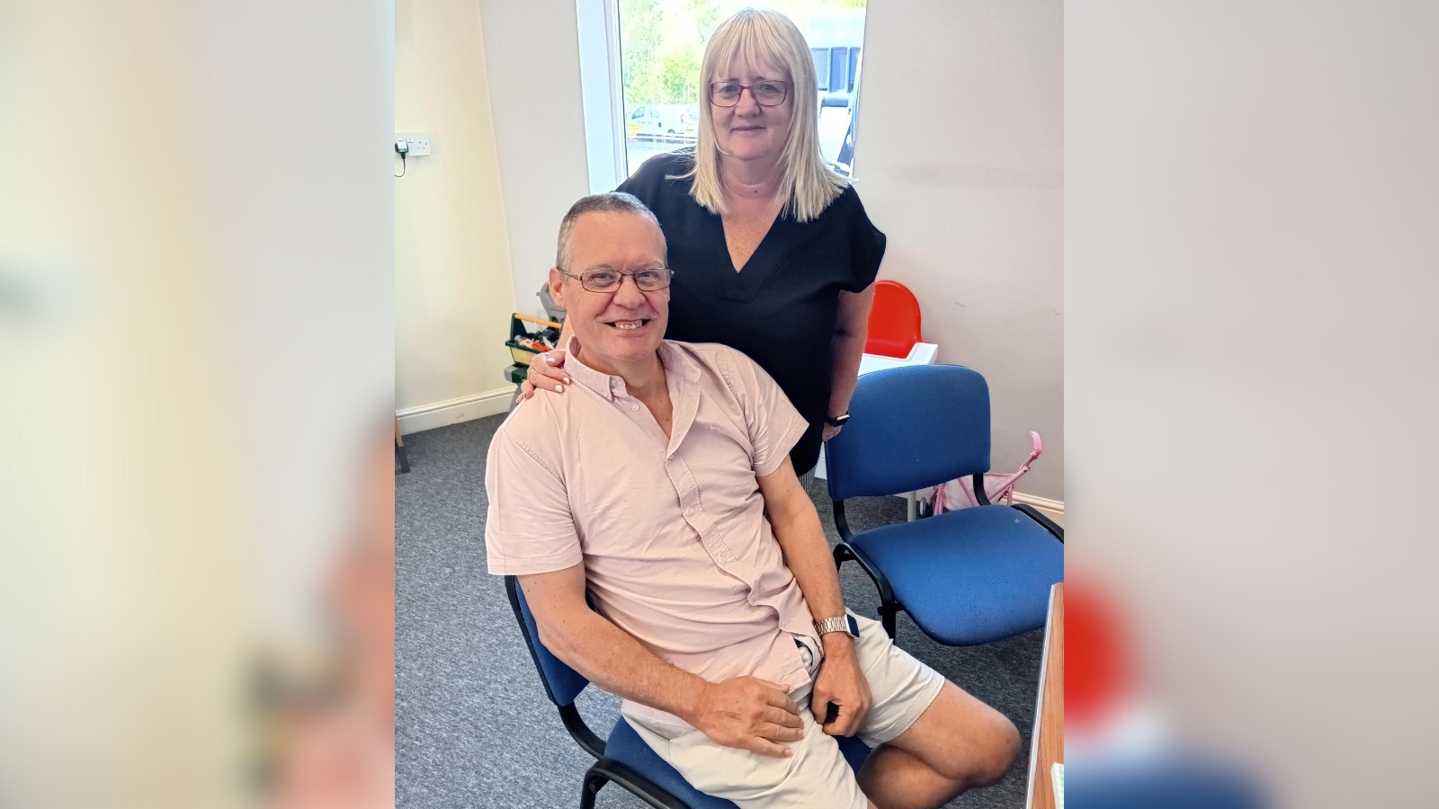 Caroline a Peter Handley, Gofalwyr Maeth Maethu Cymru Pen-y-bont ar Ogwr