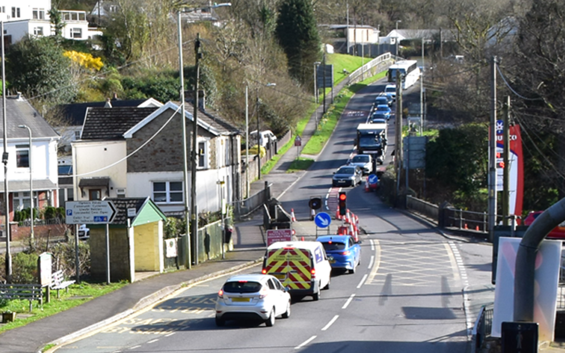 Bont afon yr A4061 ym Melin Ifan Ddu