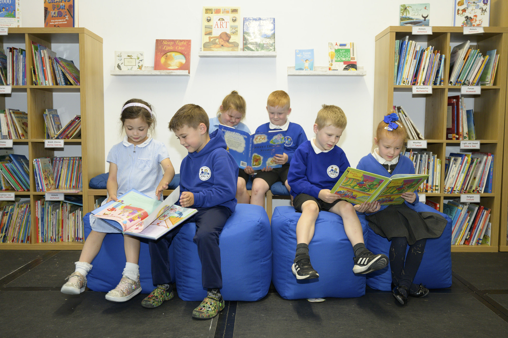 Disgyblion ysgol babanod Bryntirion
