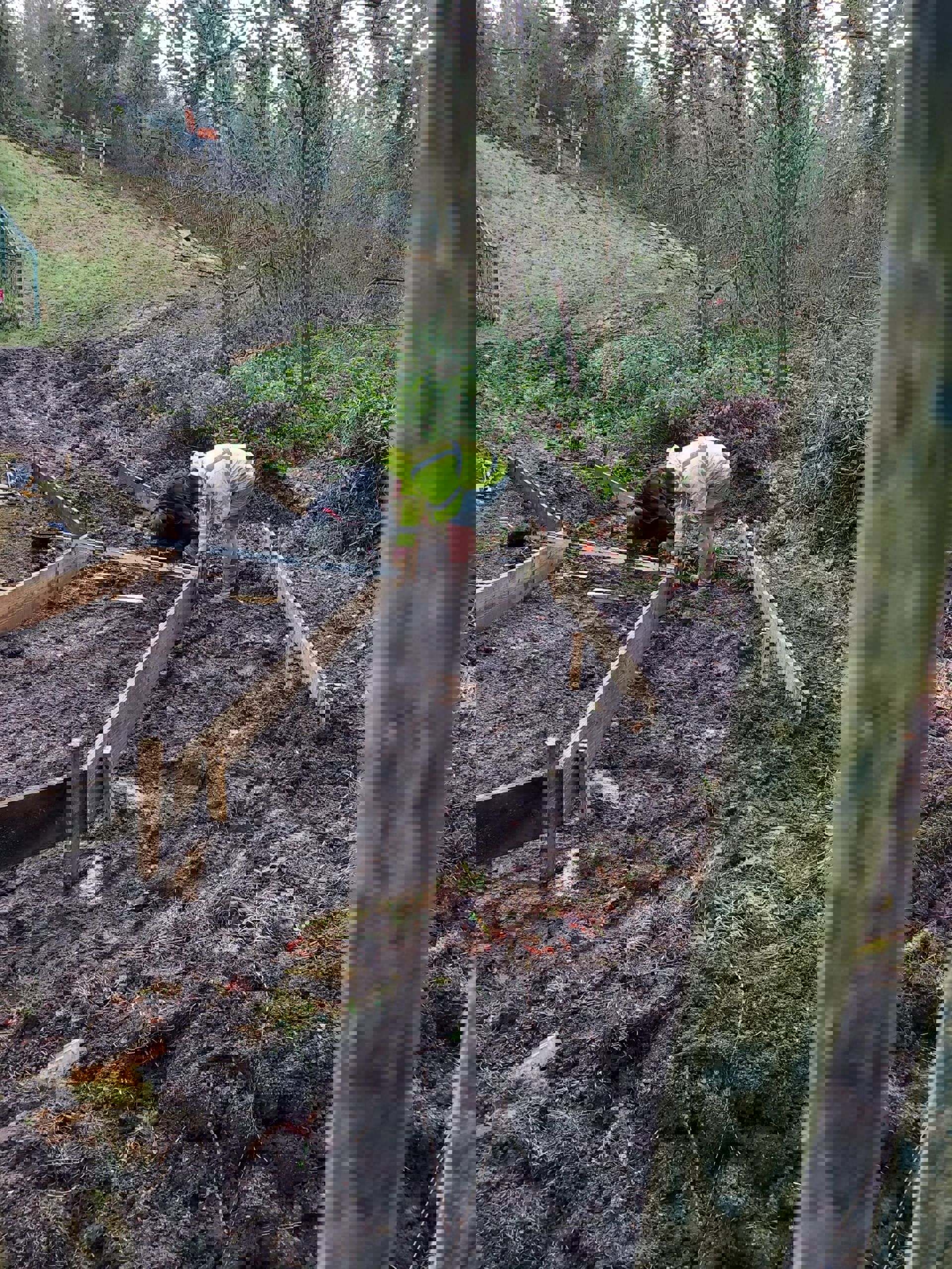 Gwaith yng Ngwarchodfa Natur Parc Bedford wedi dechrau. 