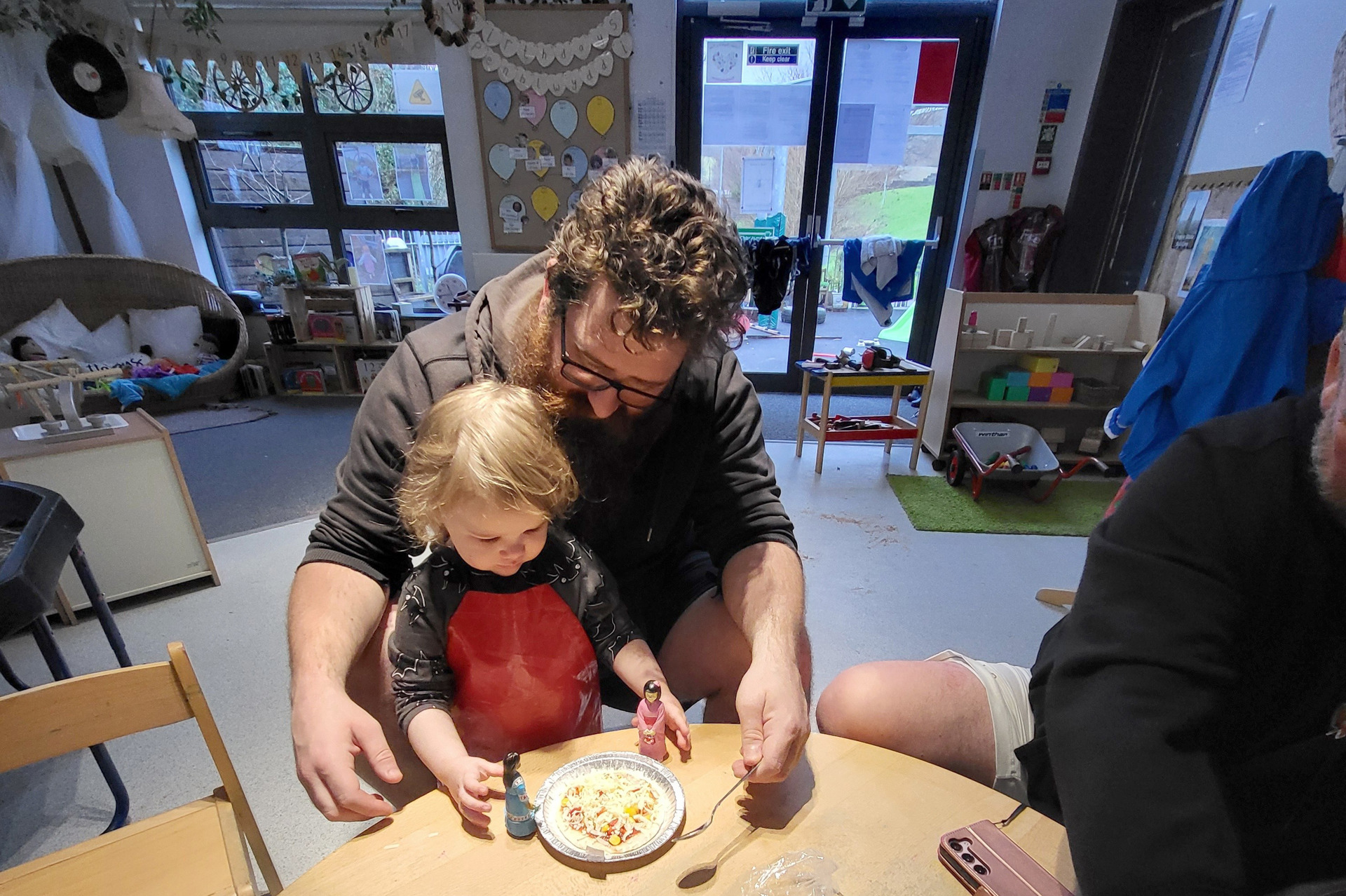 Parent and child cooking 